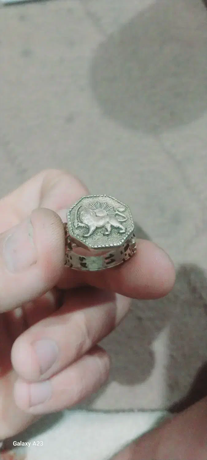 انگشتر شیر خورشید قدیمی هست قیمت توافقی|کلکسیون اشیاء عتیقه|کلارآباد, |دیوار