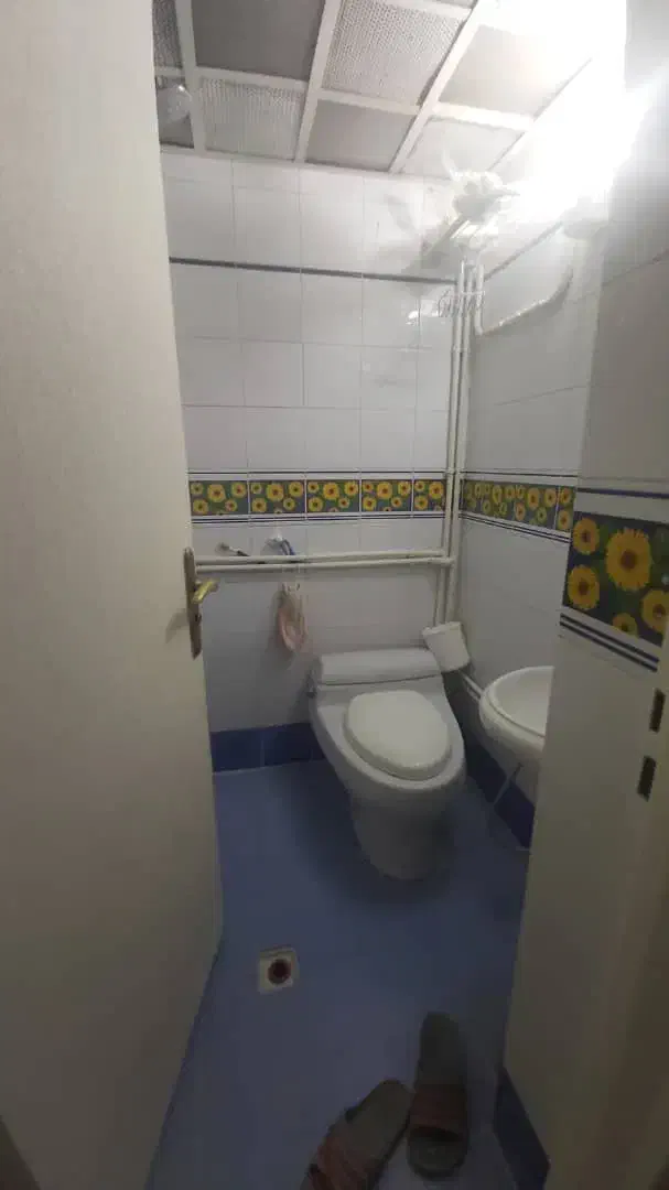 ۷۵متر دو خواب  پارکینگ انباری بالکن بسیار تمیز