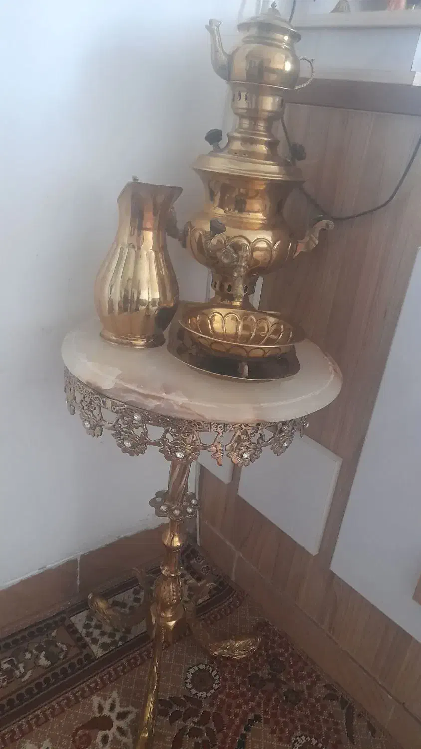 سماور برنزی ومیز برنزی|سماور، چای‌ساز، قهوه‌ساز|اسدآباد, |دیوار