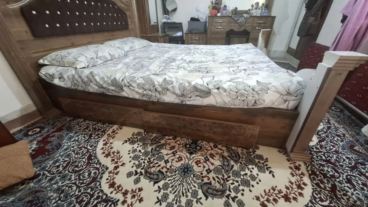 سرویس خواب|تخت و سرویس خواب|آشخانه, |دیوار