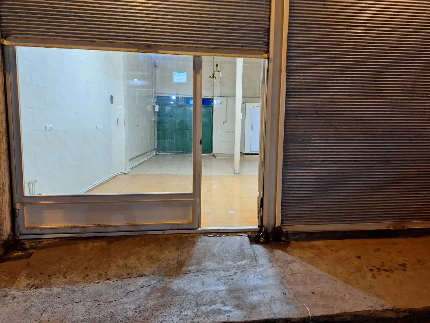 اجاره مغازه|اجارهٔ مغازه و غرفه|میانه, |دیوار