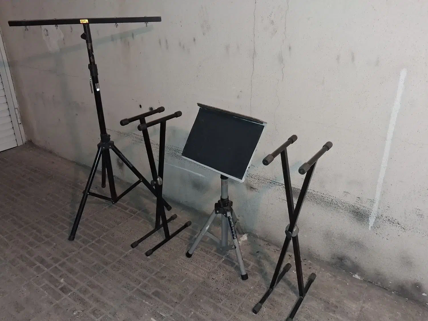 پایه تی وضربدری|آلات موسیقی|هشتگرد, فاز ۱ مهستان|دیوار