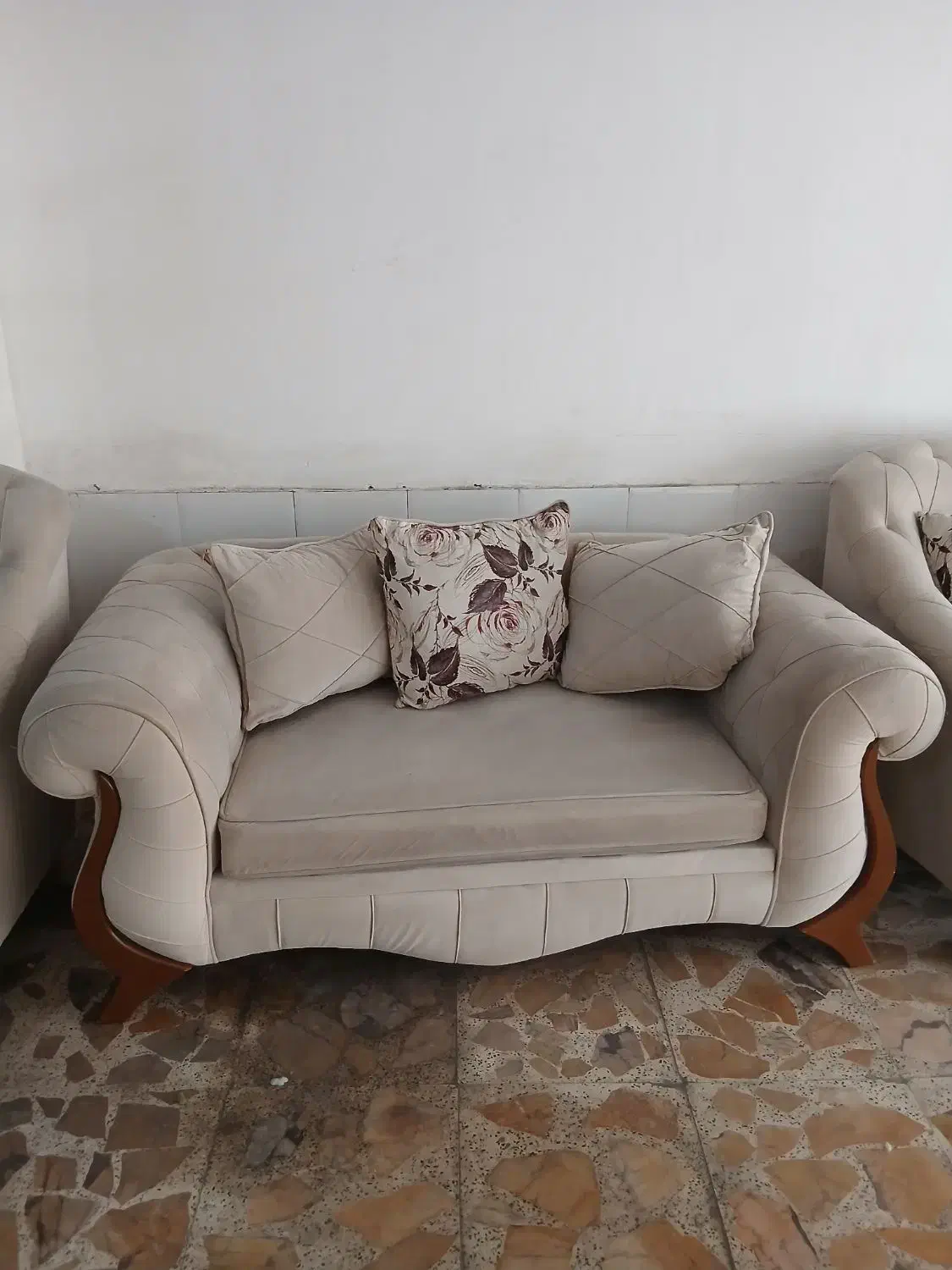 مبل ۷نفره با فروش فوری|مبلمان خانگی و میز عسلی|رشت, جهاد|دیوار