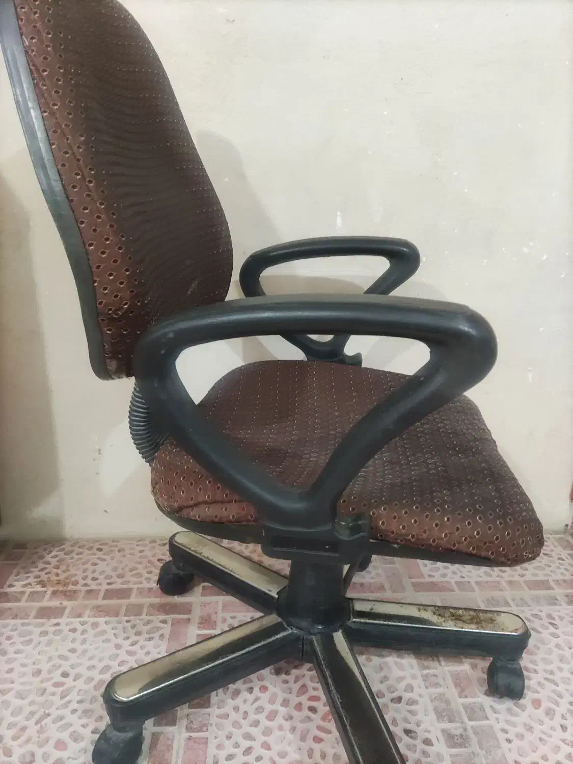 صندلی چرخدار|صندلی و نیمکت|ایلام, |دیوار