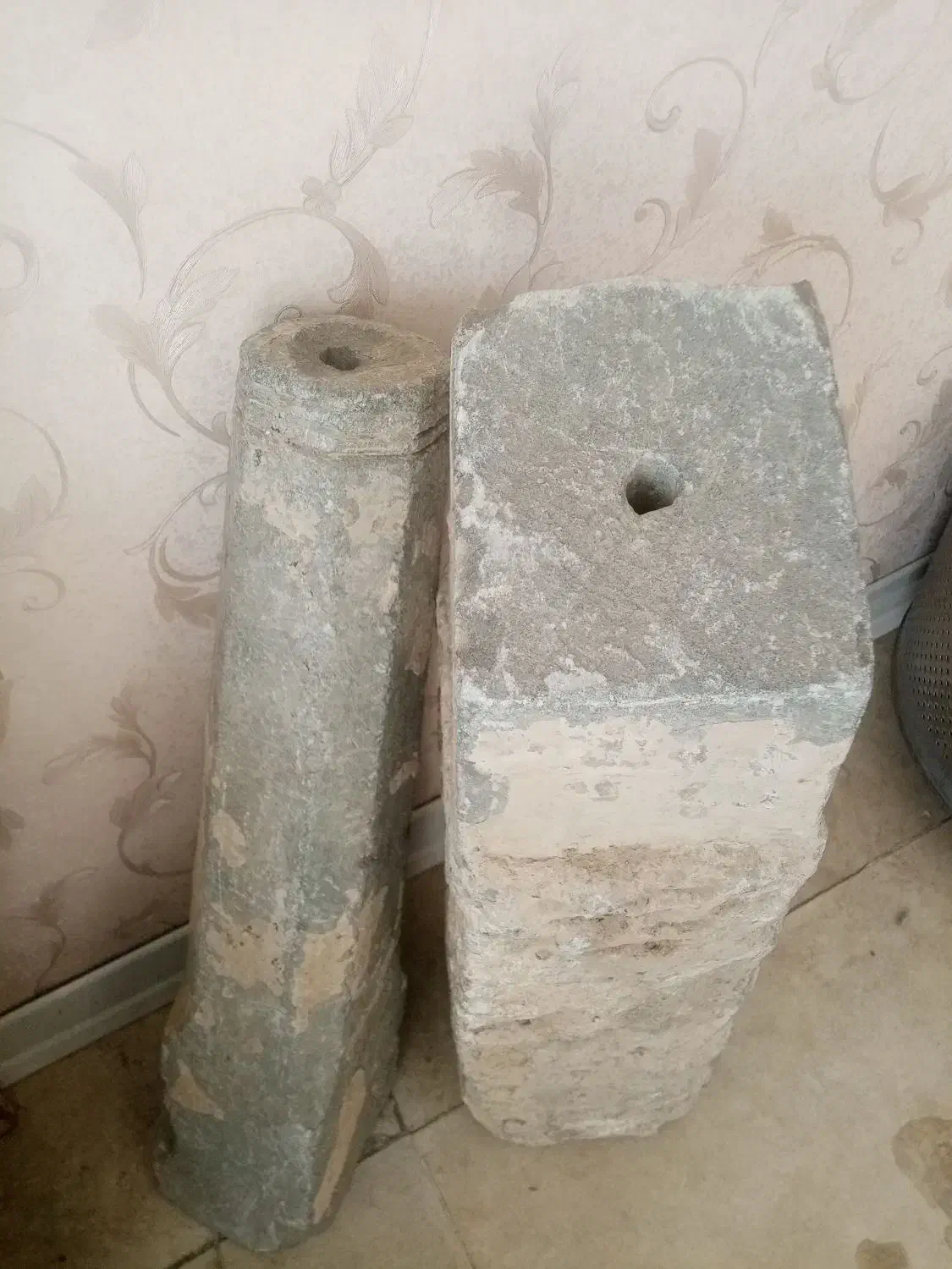 فواره قدیمی سنگی بیش ا زصدسال قبل دوتکه|مصالح و تجهیزات ساختمان|سبزوار, قصبه غربی|دیوار