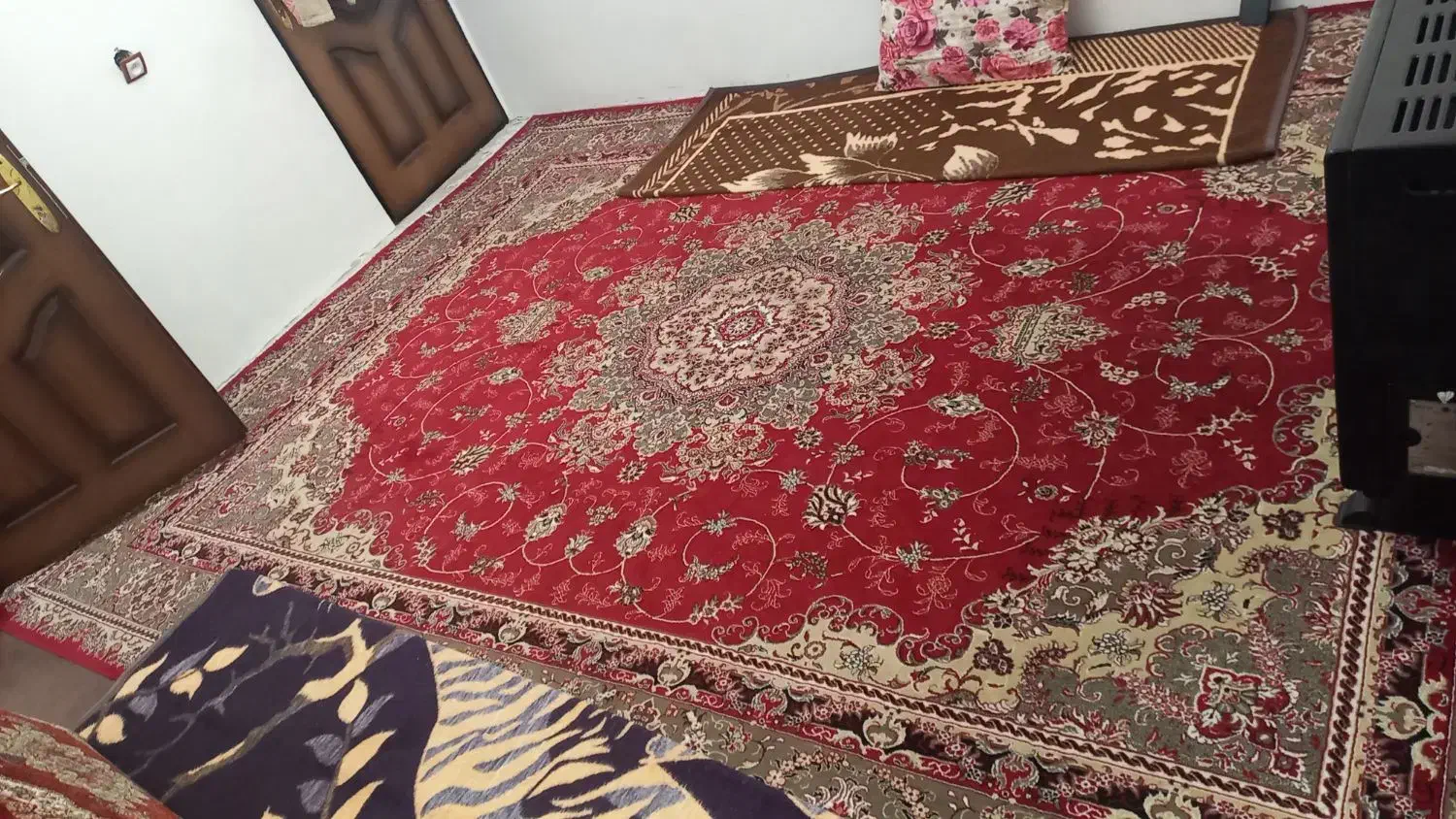 ۴ عدد فرش ۱۲ متری و۱عددفرش۶متری|فرش|اهر, |دیوار