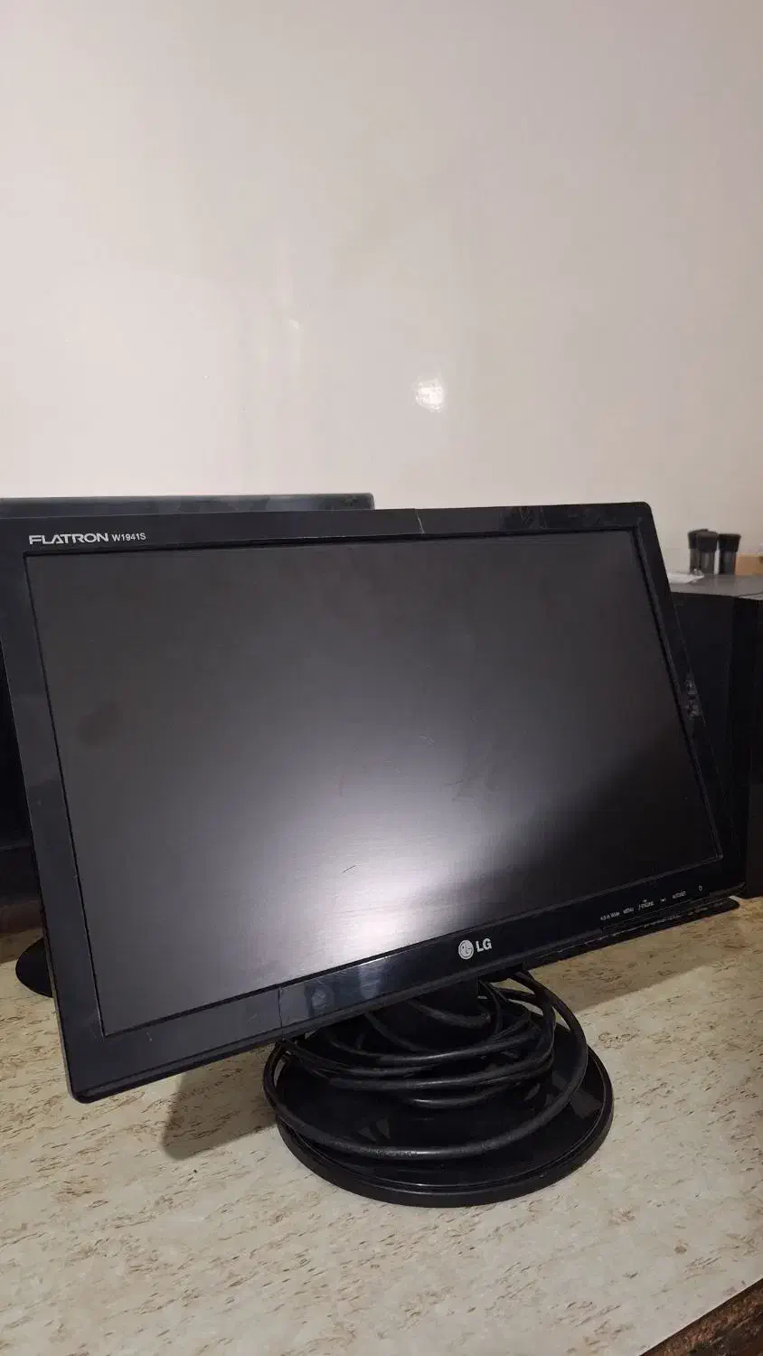 مانیتور کامپیوتر(LG) ۱۹ اینچ زیر قیمت|قطعات و لوازم جانبی رایانه|اصفهان, باتون|دیوار