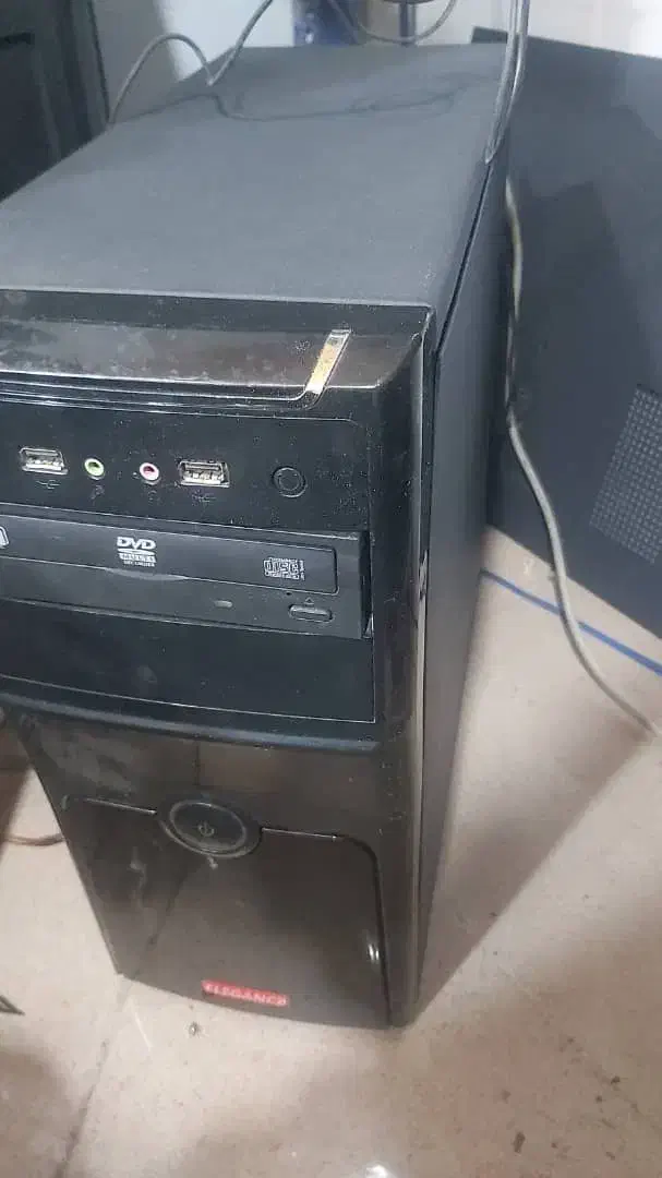 مانیتور ۲۳ اینچ Dell|قطعات و لوازم جانبی رایانه|نجف‌آباد, باغ ملی|دیوار
