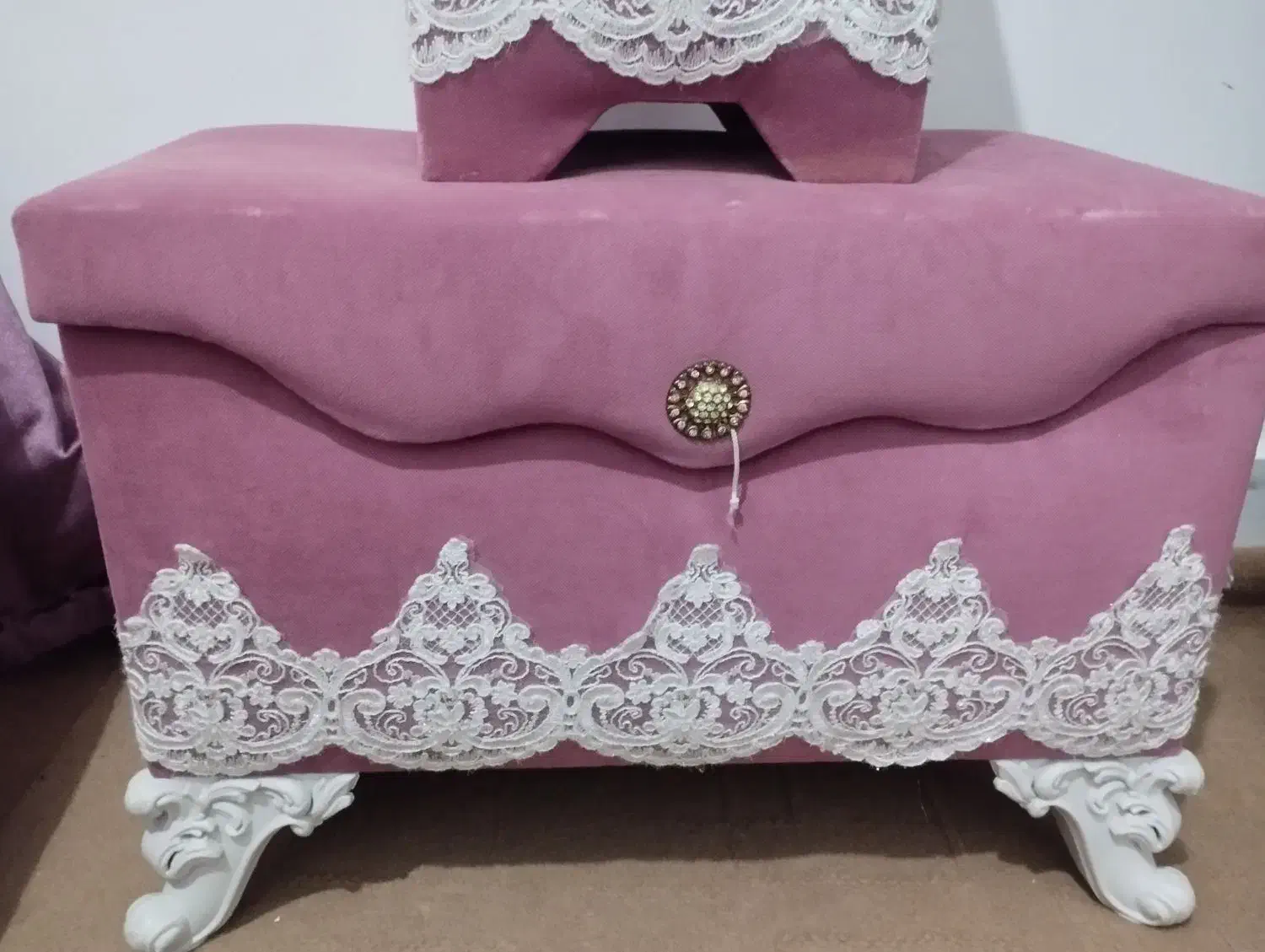 مخمل|صندلی و نیمکت|تربتحیدریه, آغوی|دیوار