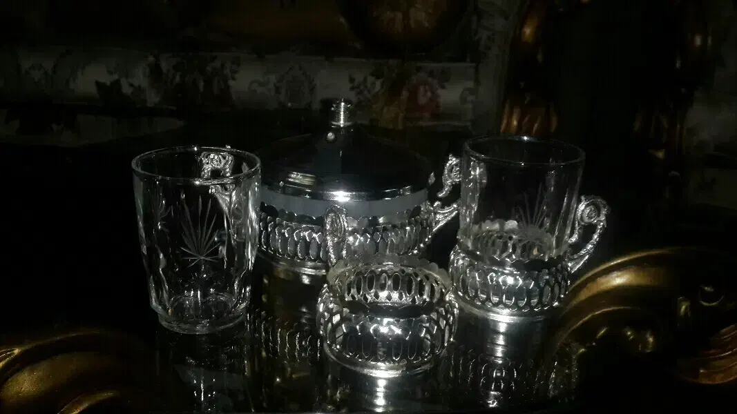 یک دست استکان ب همراه قندان  *نو*|ظروف سرو و پذیرایی|بروجرد, |دیوار