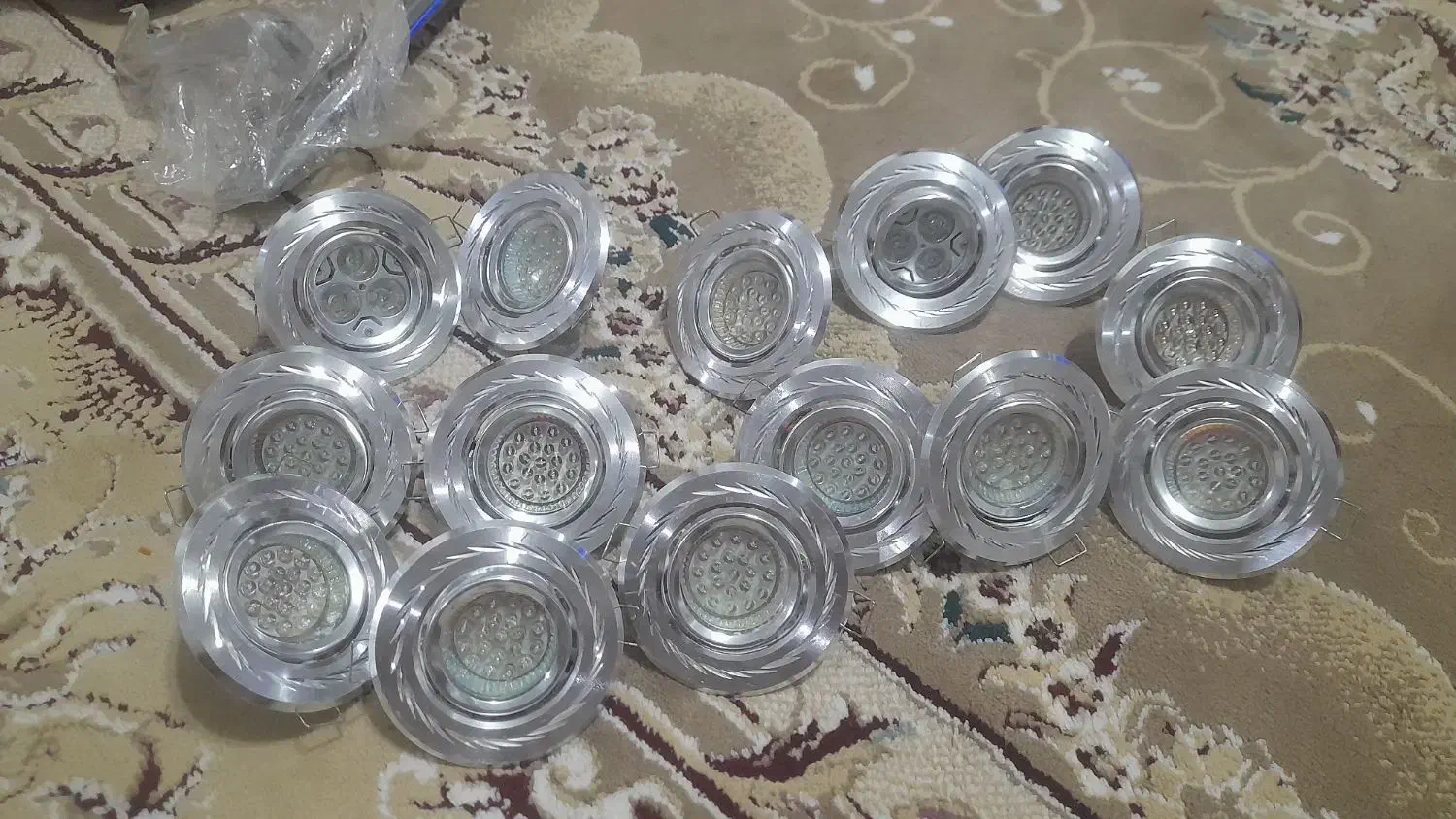 لامپ آلاژن تعداد ۱۴ عدد|لامپ و چراغ|تربت‌حیدریه, ترمینال|دیوار