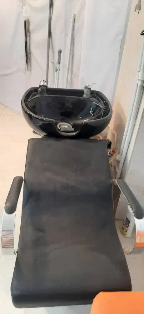 ویترین و سرشور|آرایشگاه و سالن‌های زیبایی|شوشتر, |دیوار