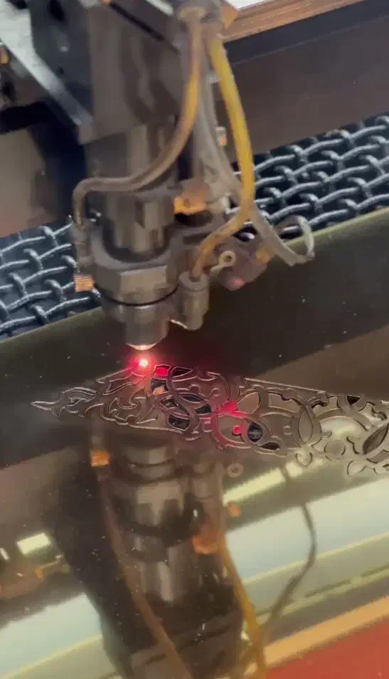 برش و حکاکی لیزر با ۳ دستگاه|خدمات پیشه و مهارت|مشهد, پارک کوهستان|دیوار