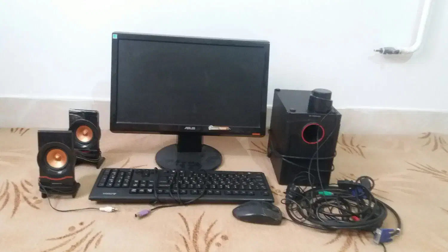 یک عدد مانیتور و باند و کیبورد|قطعات و لوازم جانبی رایانه|گرگان, |دیوار