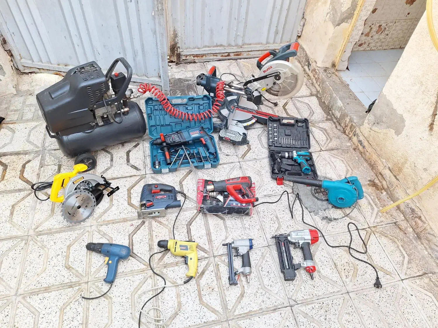 ابزار ام دی اف وسایل نجاری فارسی بر پمپ باد ۲۵لیتر|ماشینآلات صنعتی|مشهد, امیر آباد|دیوار