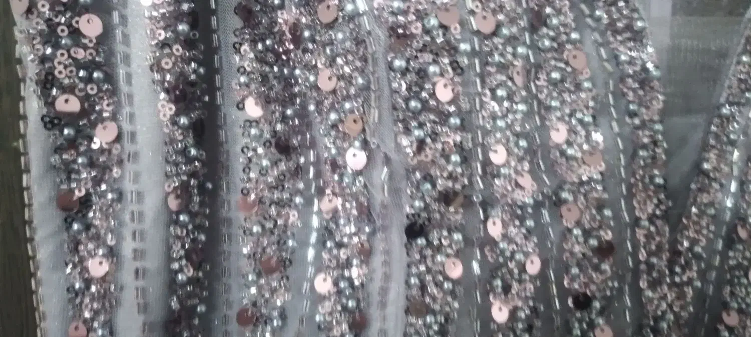 لباس مجلسی|لباس|تربت‌حیدریه, سیلوی گندم|دیوار