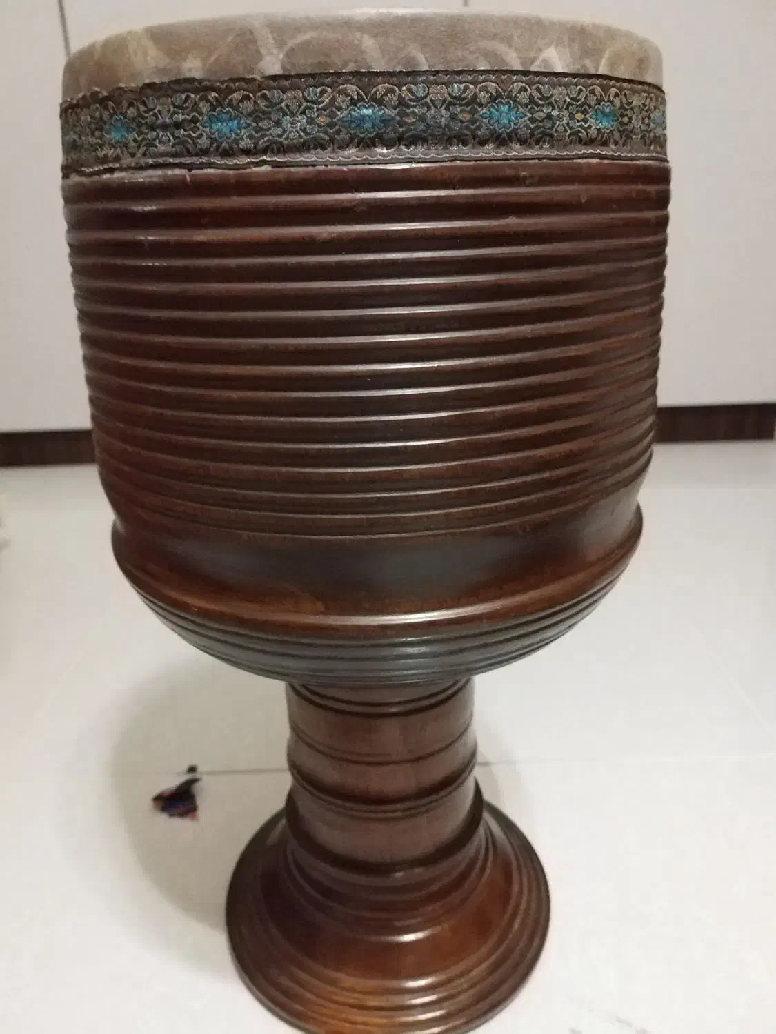 تنبک|سازهای سنتی|اصفهان, باغ فدک|دیوار