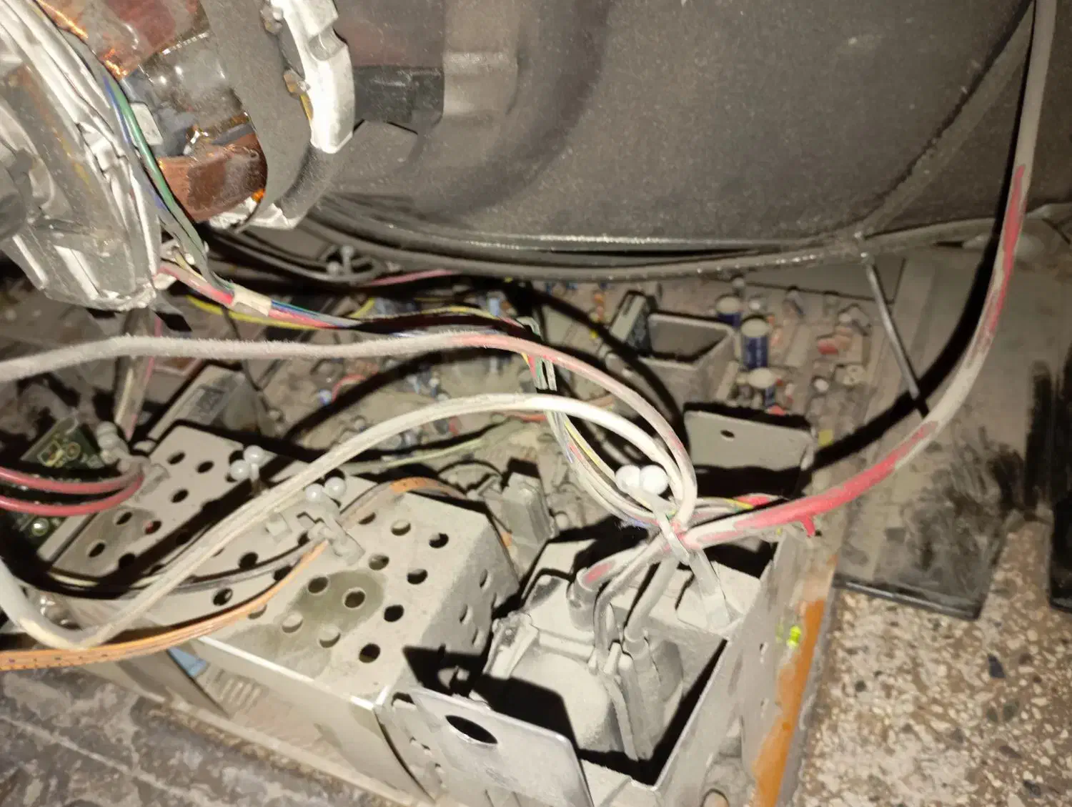 تلویزیون قدیمی|تلویزیون و پروژکتور|سنندج, |دیوار