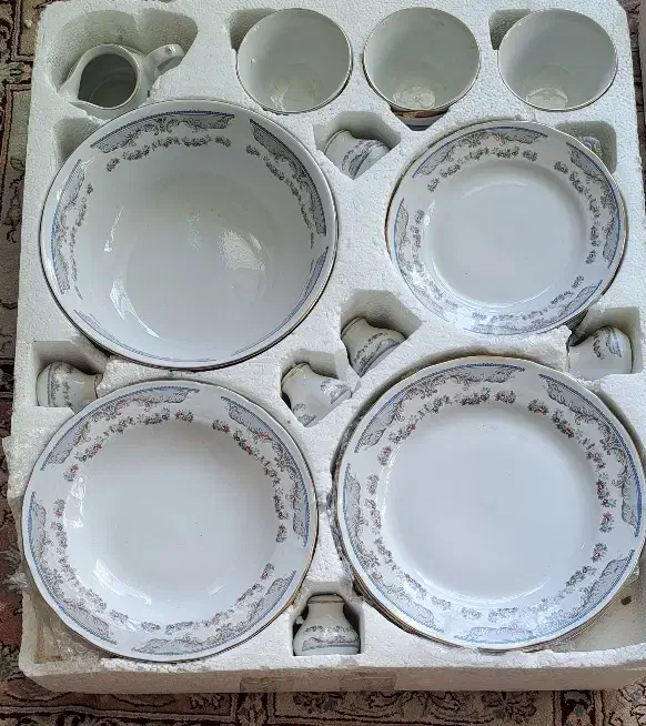 سرویس کامل چینی حمید ۱۰۰پارچه ۱۲نفره|ظروف سرو و پذیرایی|فولادشهر, B4|دیوار