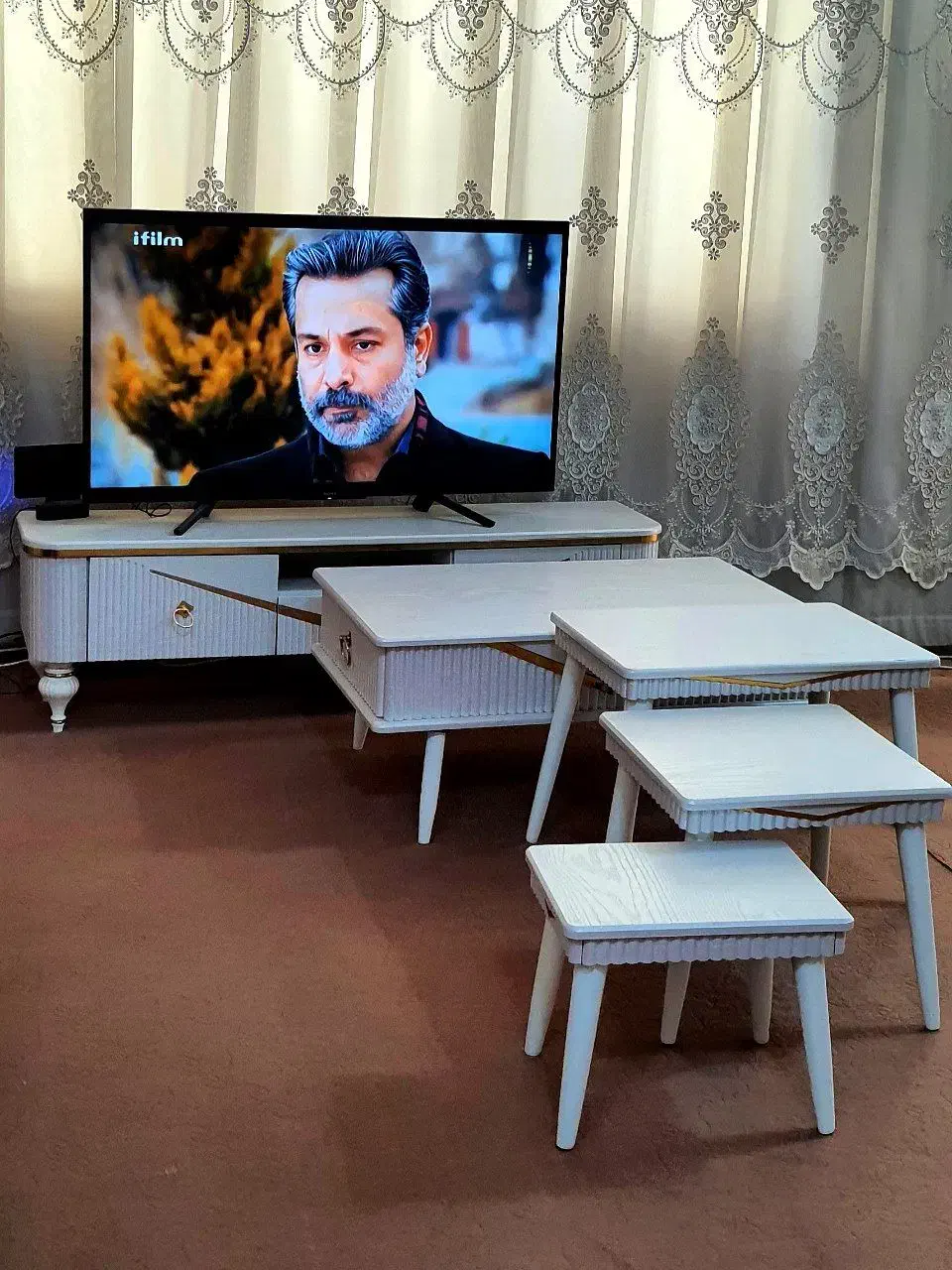 میز تلوزیون مبل راحتی چستر میز جلو مبلی میز عسلی|مبلمان خانگی و میز عسلی|قم, نخودی|دیوار