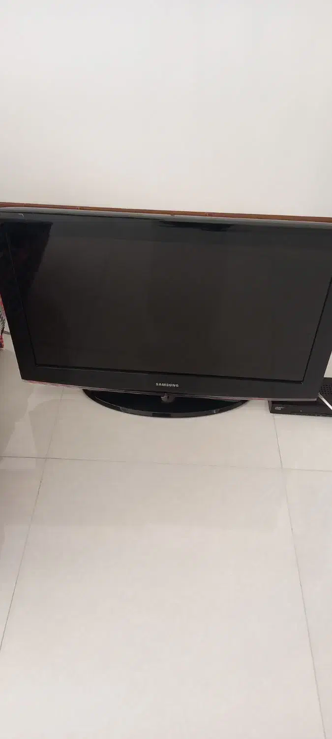 به علت مهاجرت|تلویزیون و پروژکتور|خمین, |دیوار