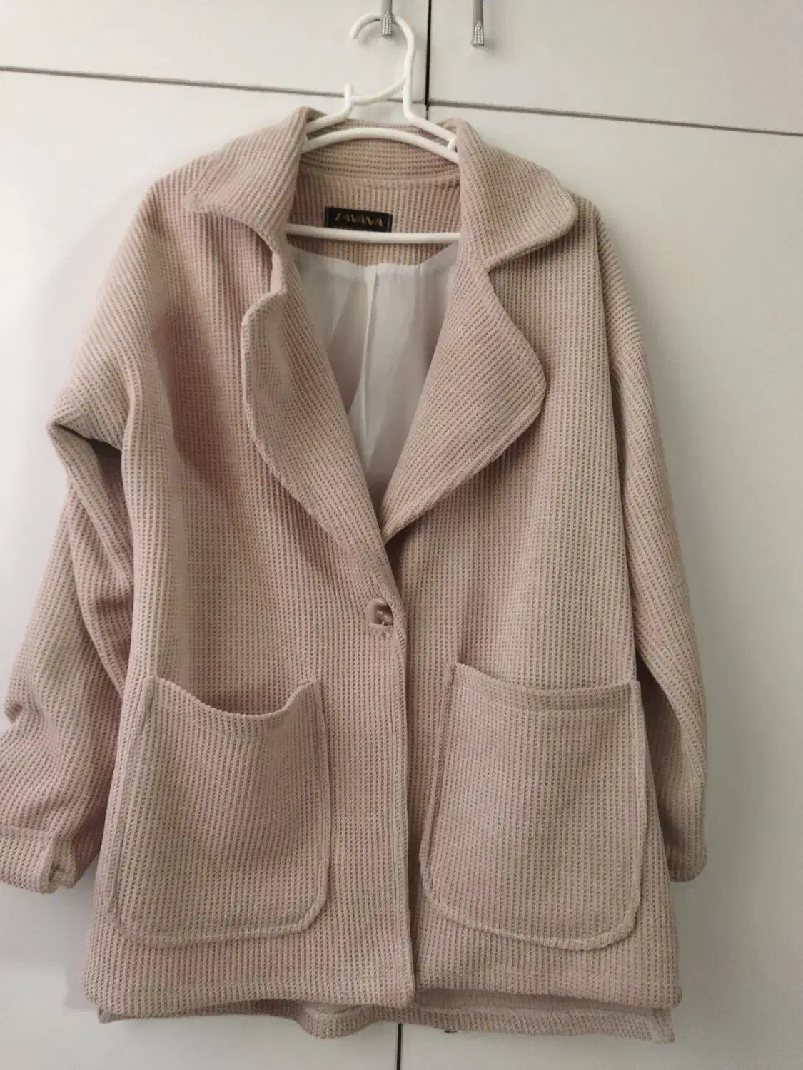 کت پاییزه|لباس|نیشابور, بزرگمهر|دیوار