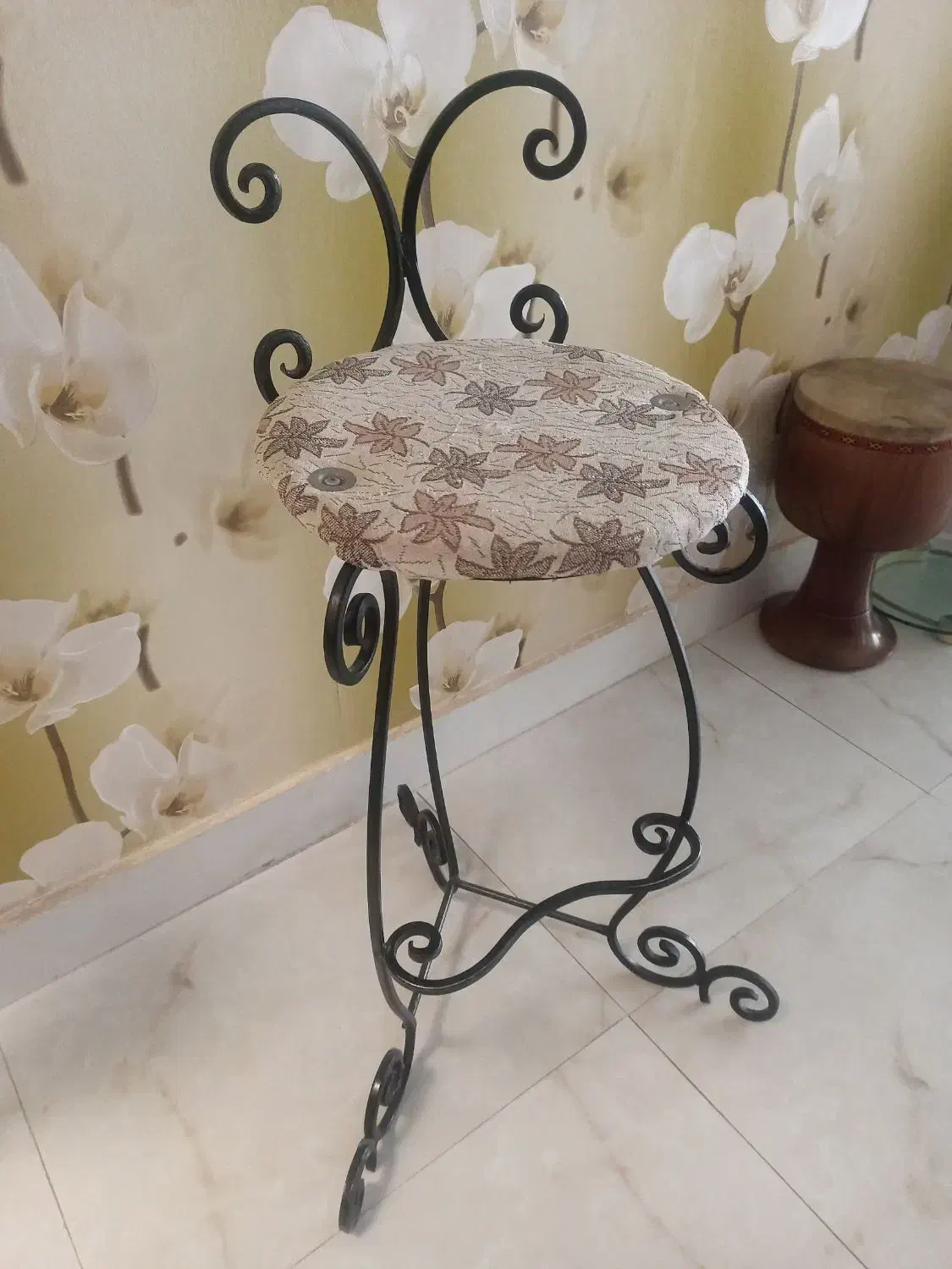 صندلی اپن فرفورژه قدیمی عتیقه بسیار محکم|صندلی و نیمکت|شیراز, قدوسی شرقی|دیوار