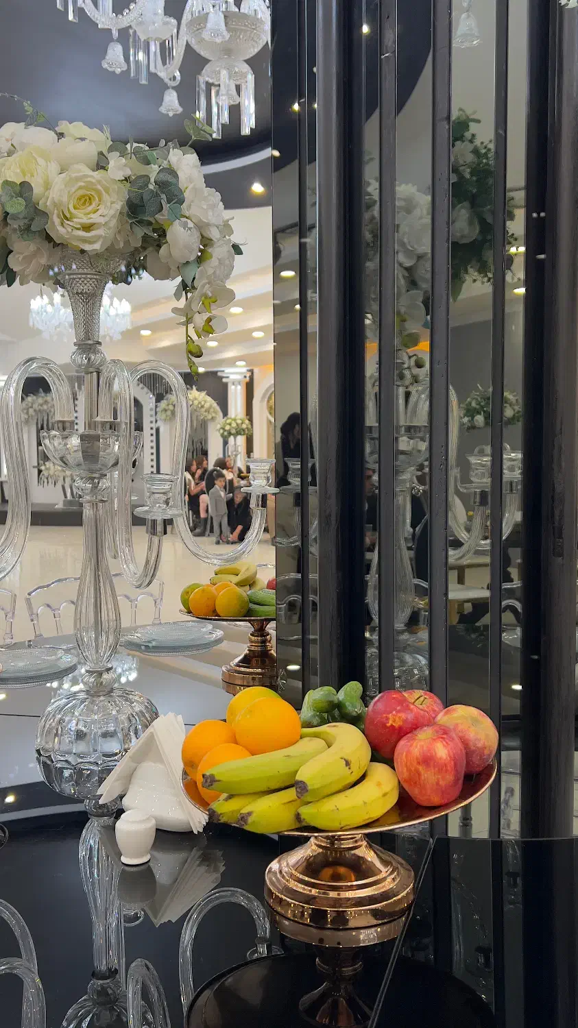 عمارت سفید چهارباغ|خدمات پذیرایی، مراسم|چهارباغ, |دیوار