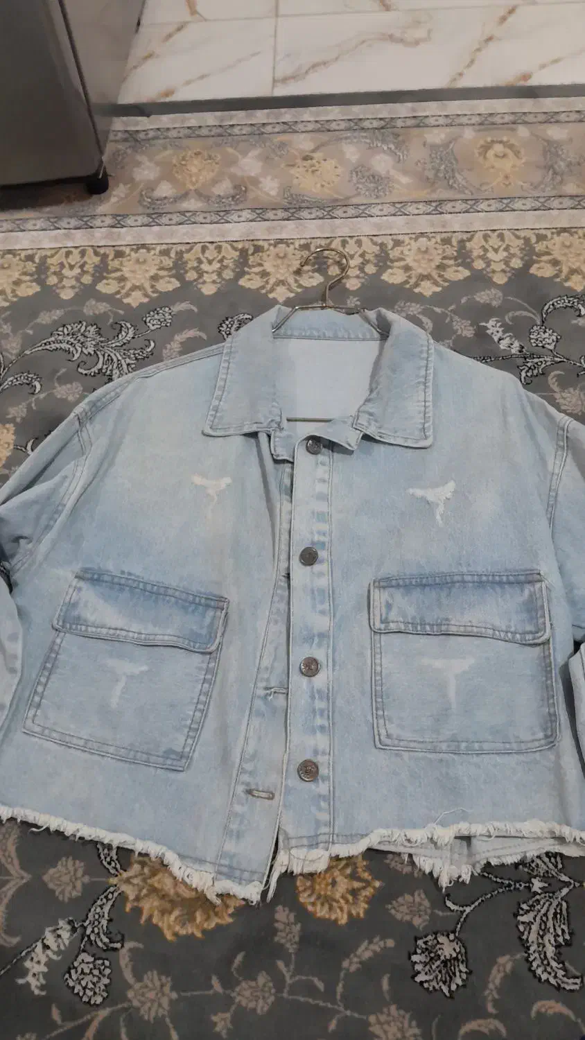 کت جین پایین ریش|لباس|لاهیجان, لیالستان|دیوار