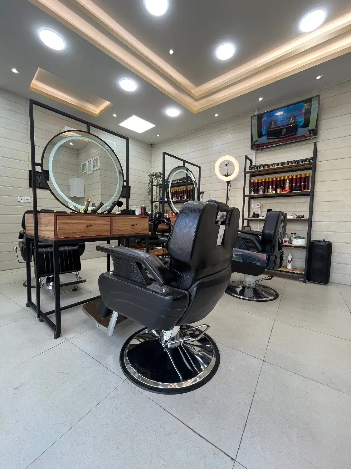 اجاره صندلی آرایشگاه مردانه در مرکز شهر|آرایشگاه و سالنهای زیبایی|رشت, پورسینا|دیوار