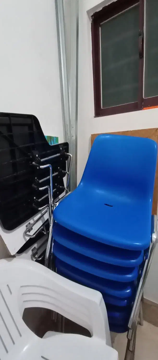 صندلی دانشجویی کاملا در حد نو|مبلمان اداری|رشت, هلال احمر|دیوار