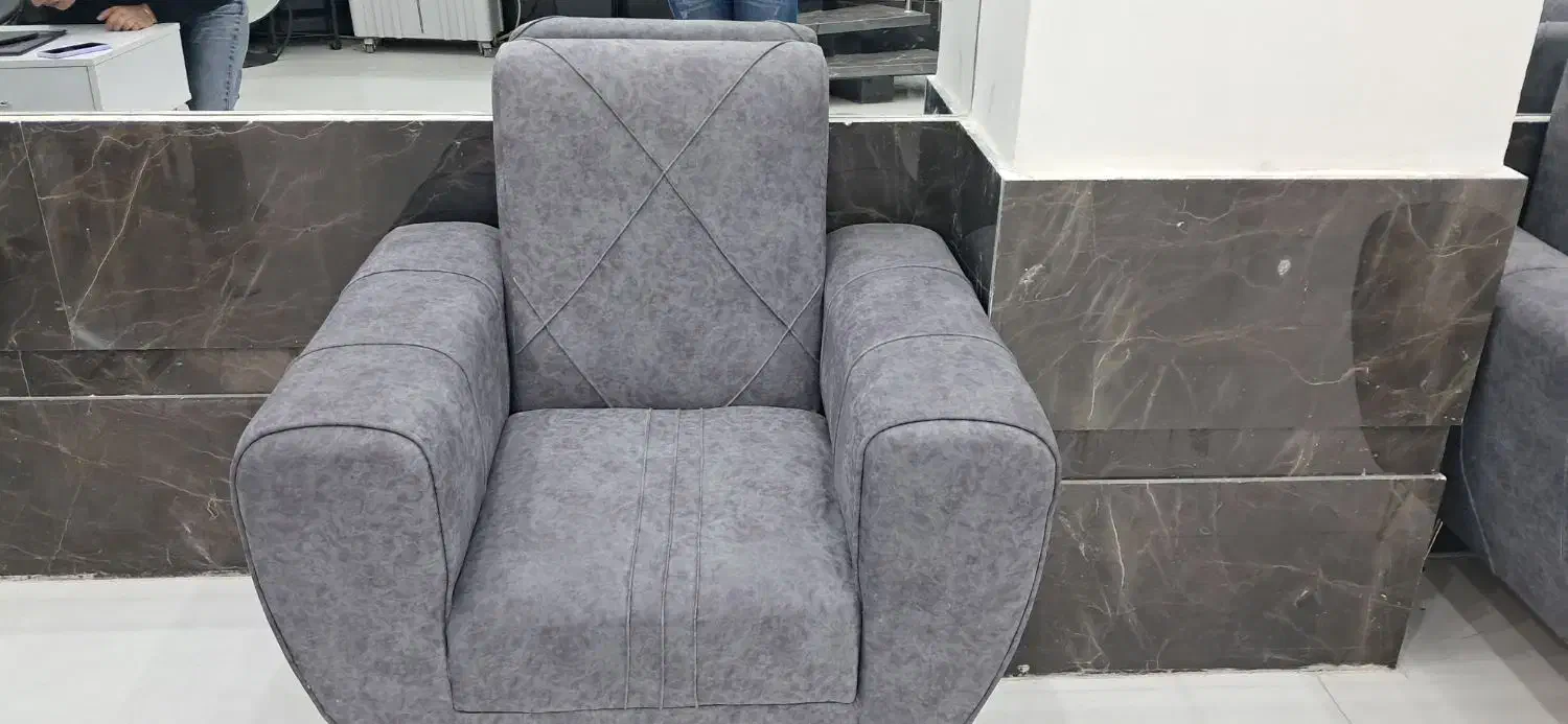 مبل ۷ نفره  ۱۴ تومن به خریدار واقعی تخفیف میدم|مبلمان خانگی و میز عسلی|سبزوار, ولیعصر (نجار آباد)|دیوار