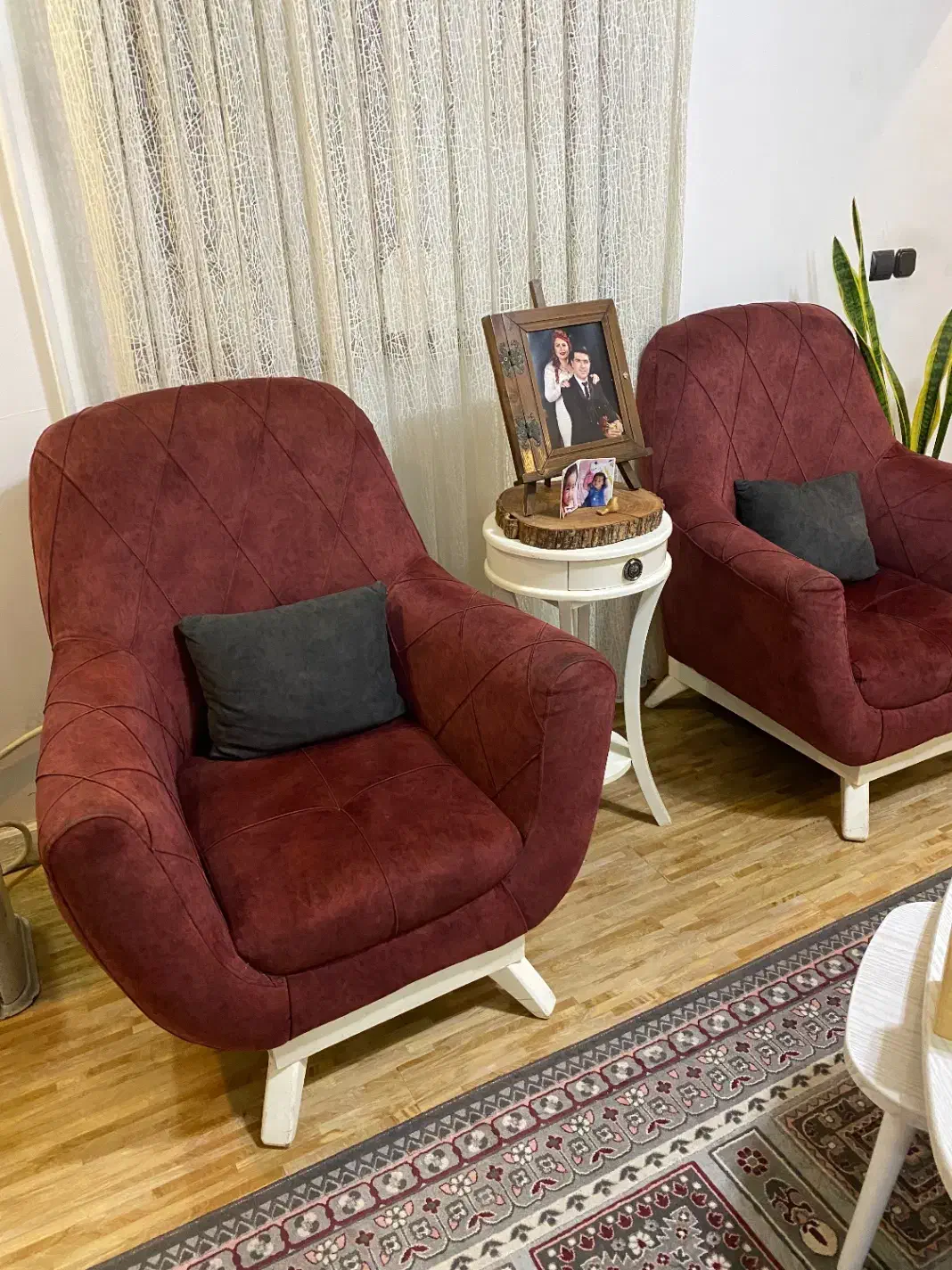 فروش مبل میز ناهارخوری و ۳ عدد فرش جلو مبلی|حراج|رشت, پیرکلاچای|دیوار