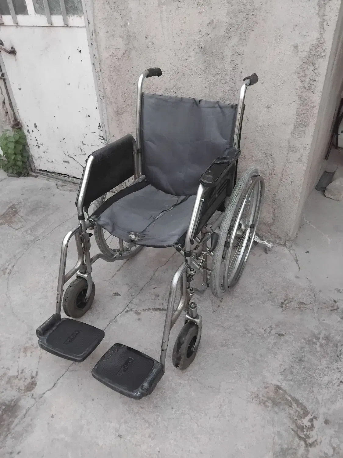 ۱عدد ویلچرمعمولی فروش فوری|آرایشی، بهداشتی، درمانی|آبیک, |دیوار
