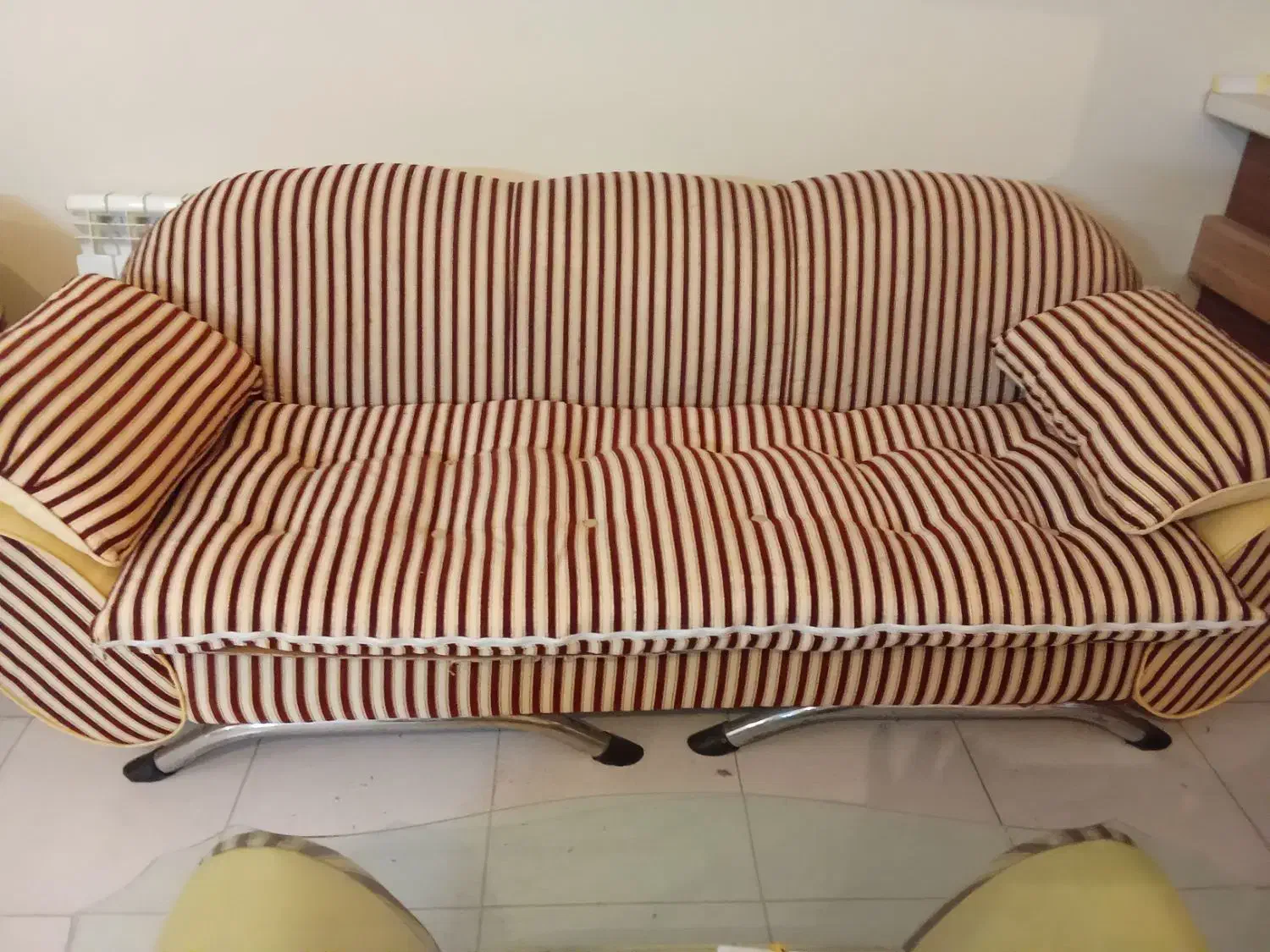 مبل راحتی 7 نفره با میز بسیار نو|مبلمان خانگی و میز عسلی|اصفهان, خلجا|دیوار