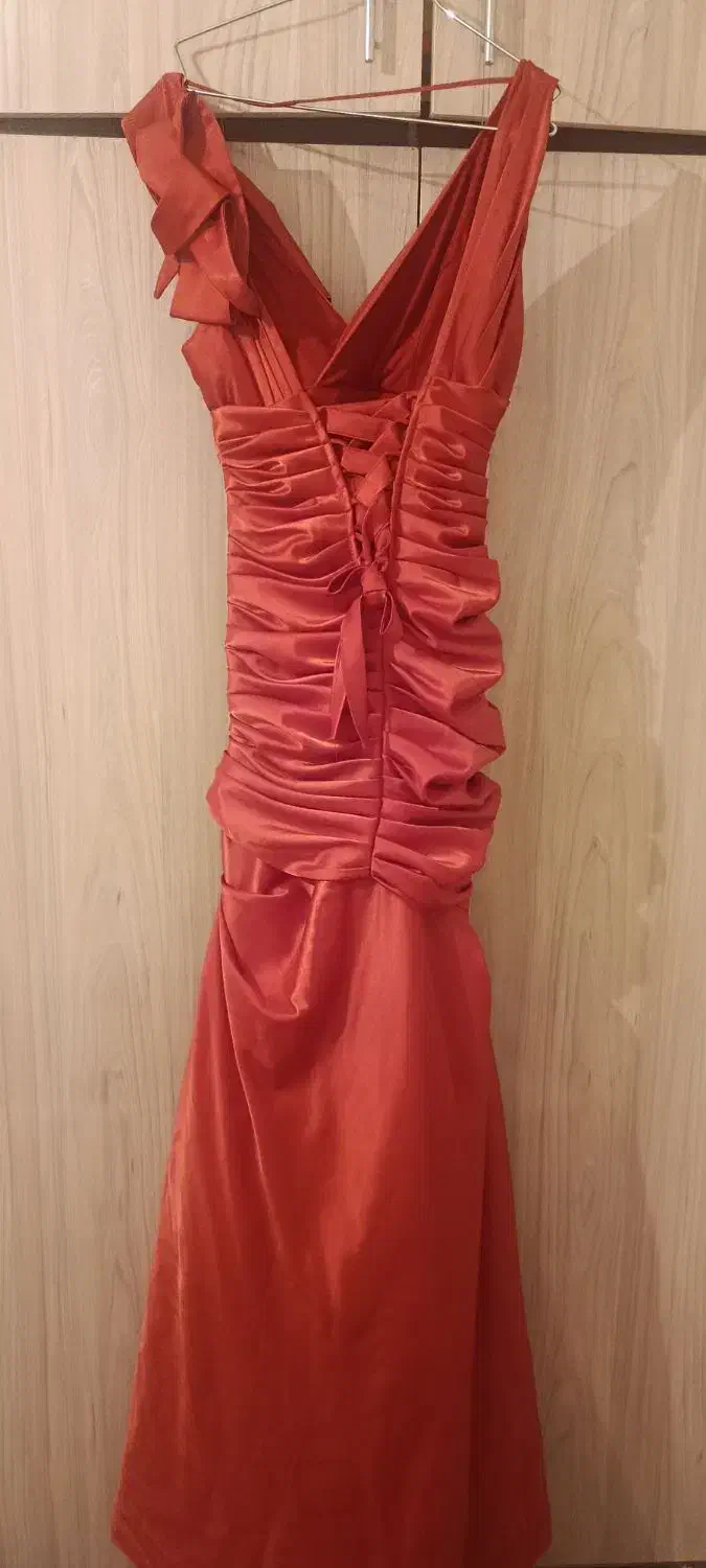 لباس مجلسی|لباس|گلبهار, شهر جدید گلبهار|دیوار