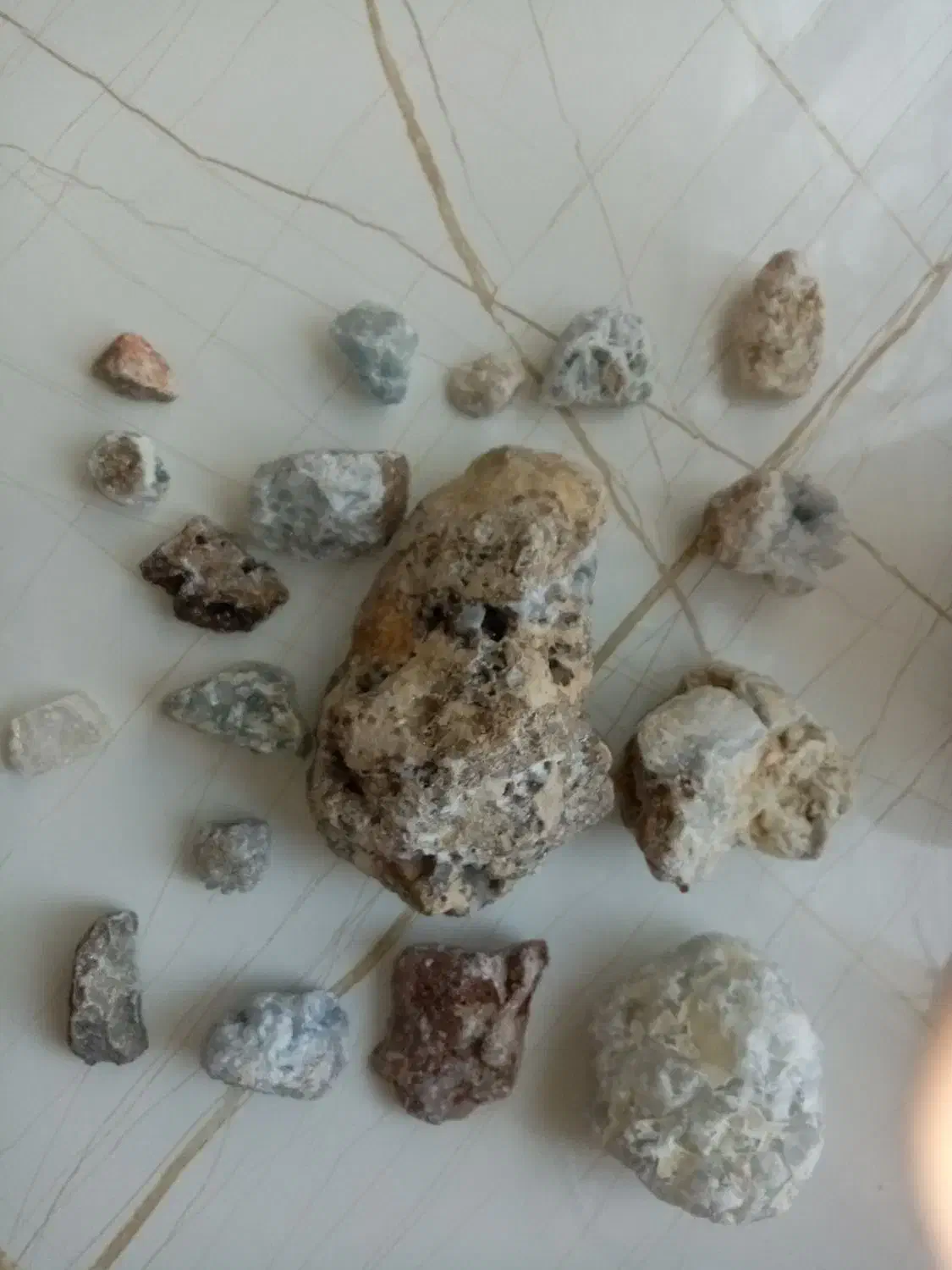 چندتا سنگ قیمتی|جواهرات|پیشوا, |دیوار