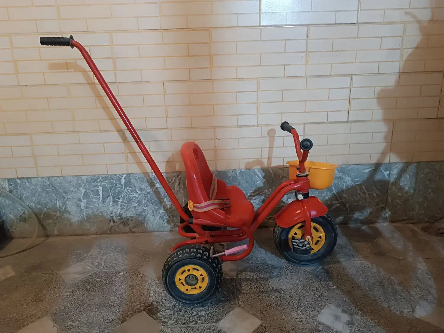 سه چرخه|اسباب‌بازی بچه|لالجین, |دیوار