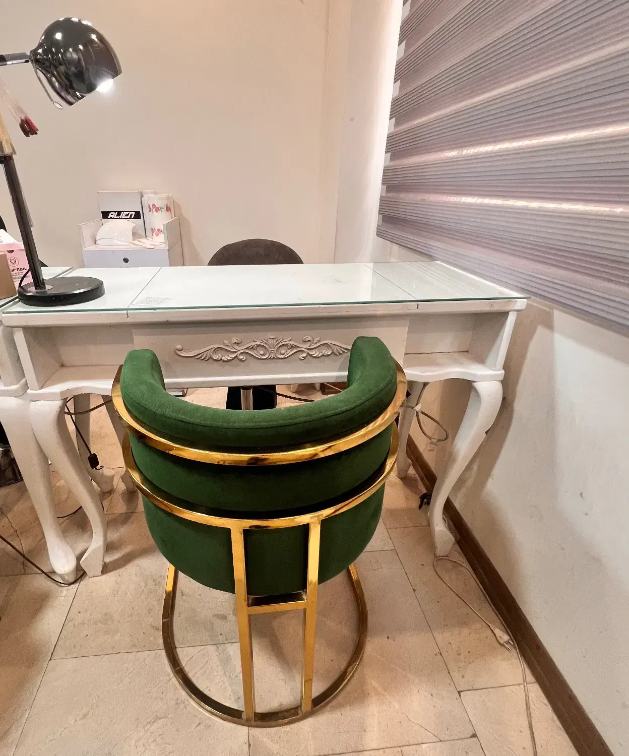 فروش میز و صندلی سالنی جهت کار ناخن|مبلمان خانگی و میز عسلی|تهران, دریا|دیوار