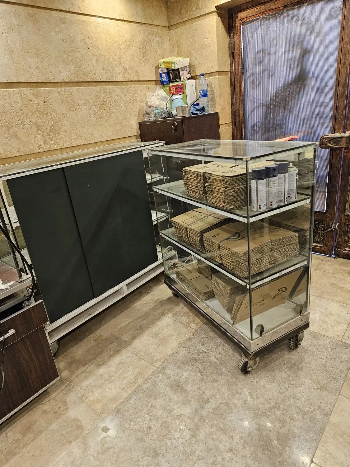 ویترین جوندار|بوفه، ویترین، کنسول|پردیس, فاز ۳|دیوار