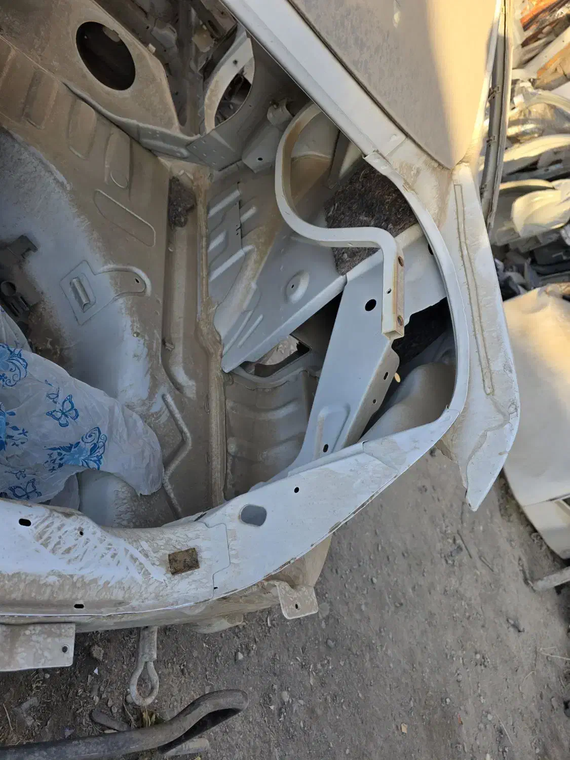 گلگیر عقب رانا سفید فابریک سالم سمت راست|قطعات یدکی و لوازم جانبی|تهران, صادقیه|دیوار