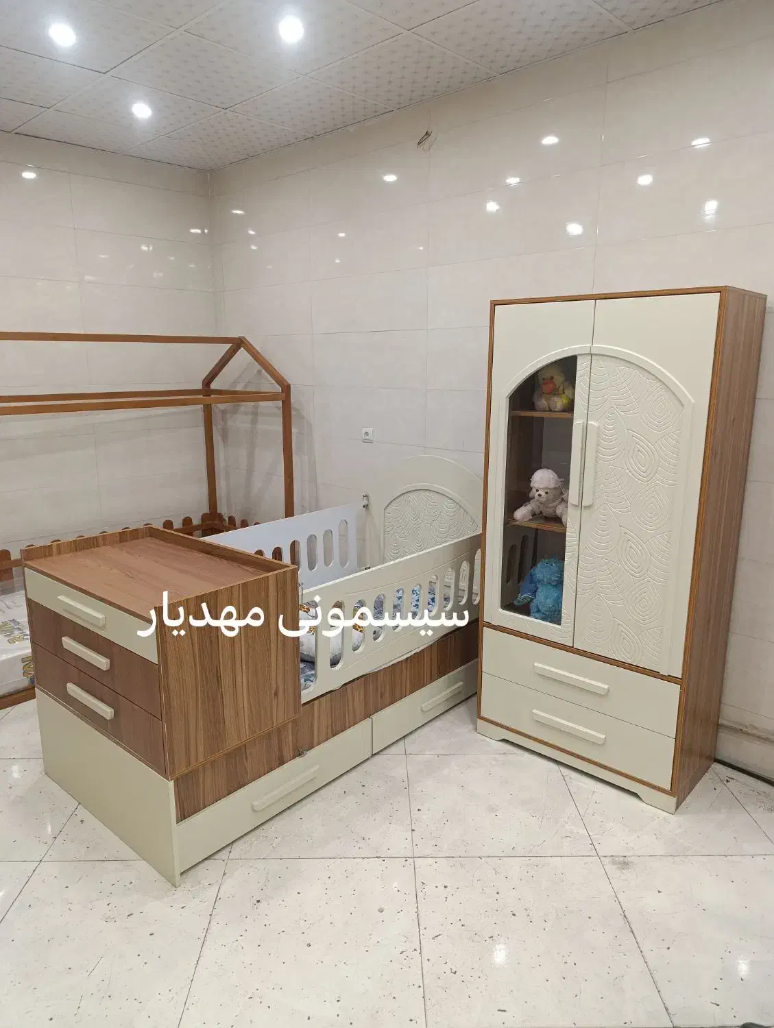 تخت کمد کودک مدل نهال کرم رنگ|تخت و صندلی بچه|رامسر, |دیوار