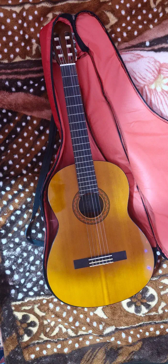 گیتار یاماها c40|گیتار، بیس، امپلیفایر|اهر, |دیوار