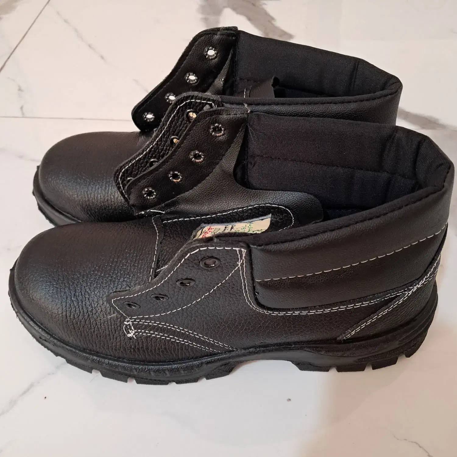 کفش کار|کیف، کفش، کمربند|رشت, معلولین|دیوار