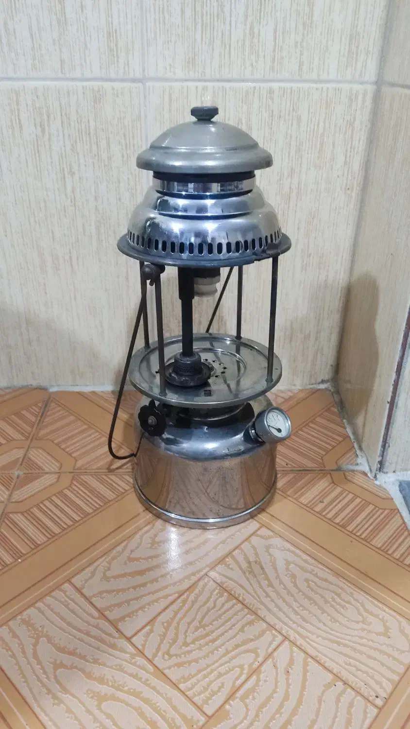 چراغ زنبوری روشنایی|کلکسیون اشیاء عتیقه|بابلسر, |دیوار