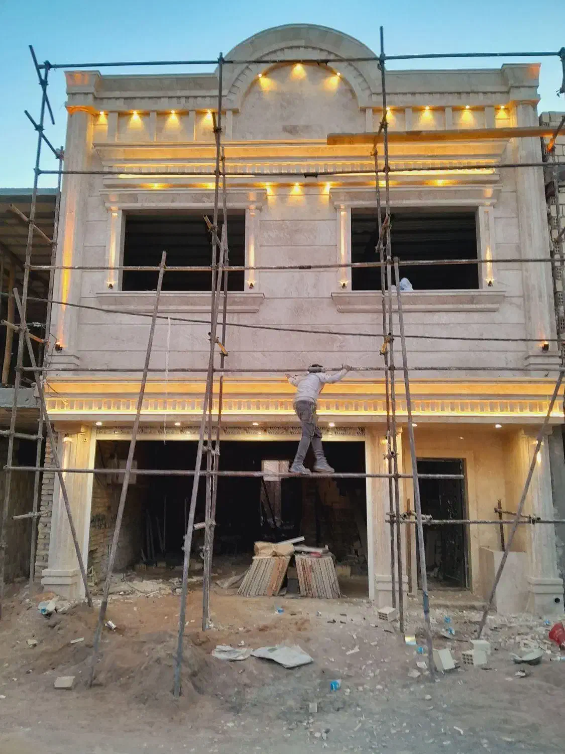 برق کشی کش برقکار برقکاری  وخرده اتصالی|خدمات پیشه و مهارت|یزد, |دیوار