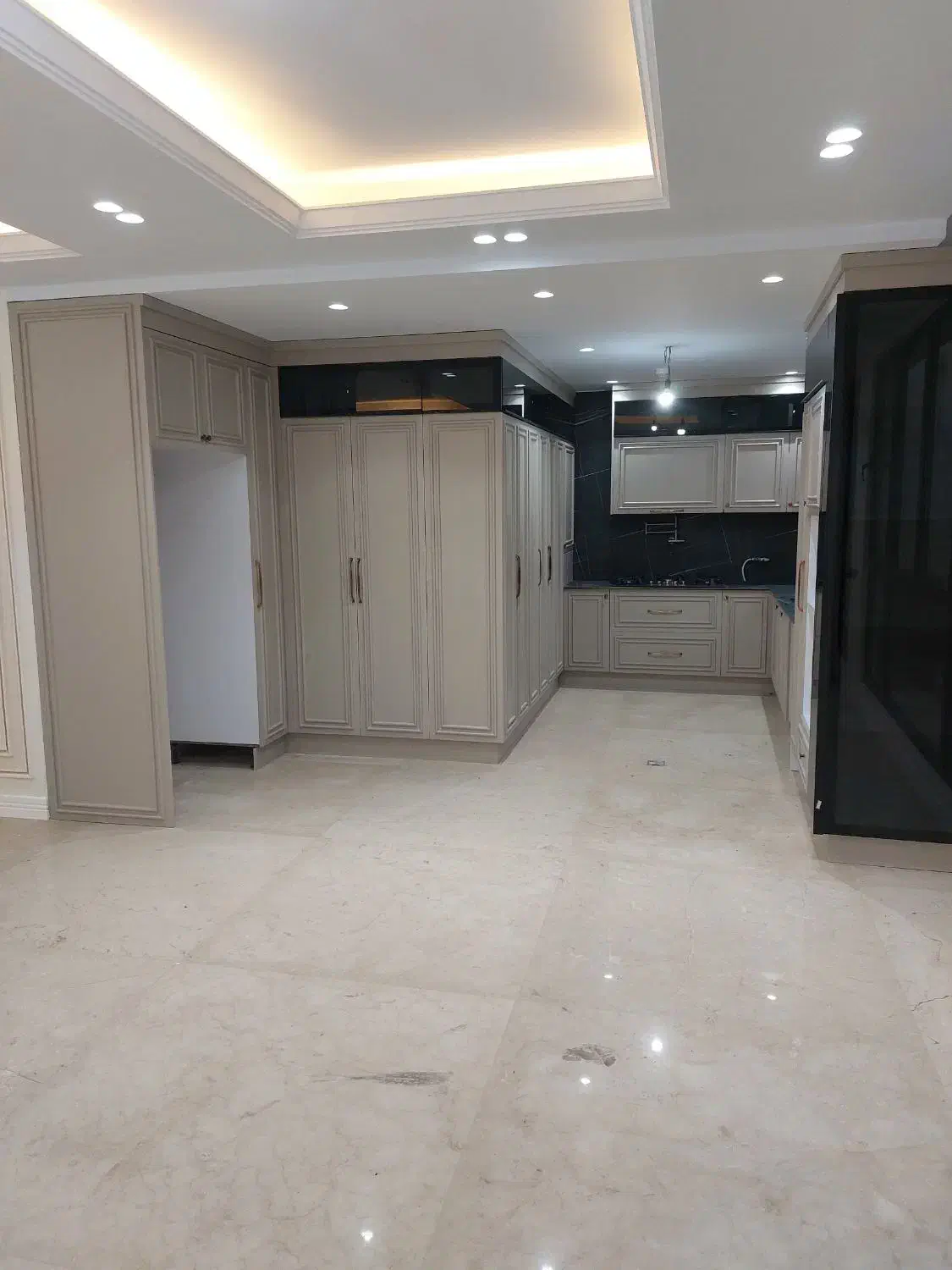 ۱۸۵ متر شرق مرزداران