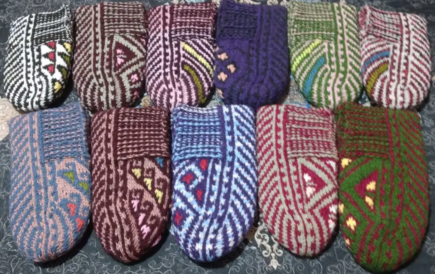 گیوه|کیف، کفش، کمربند|رشت, پل تالشان|دیوار