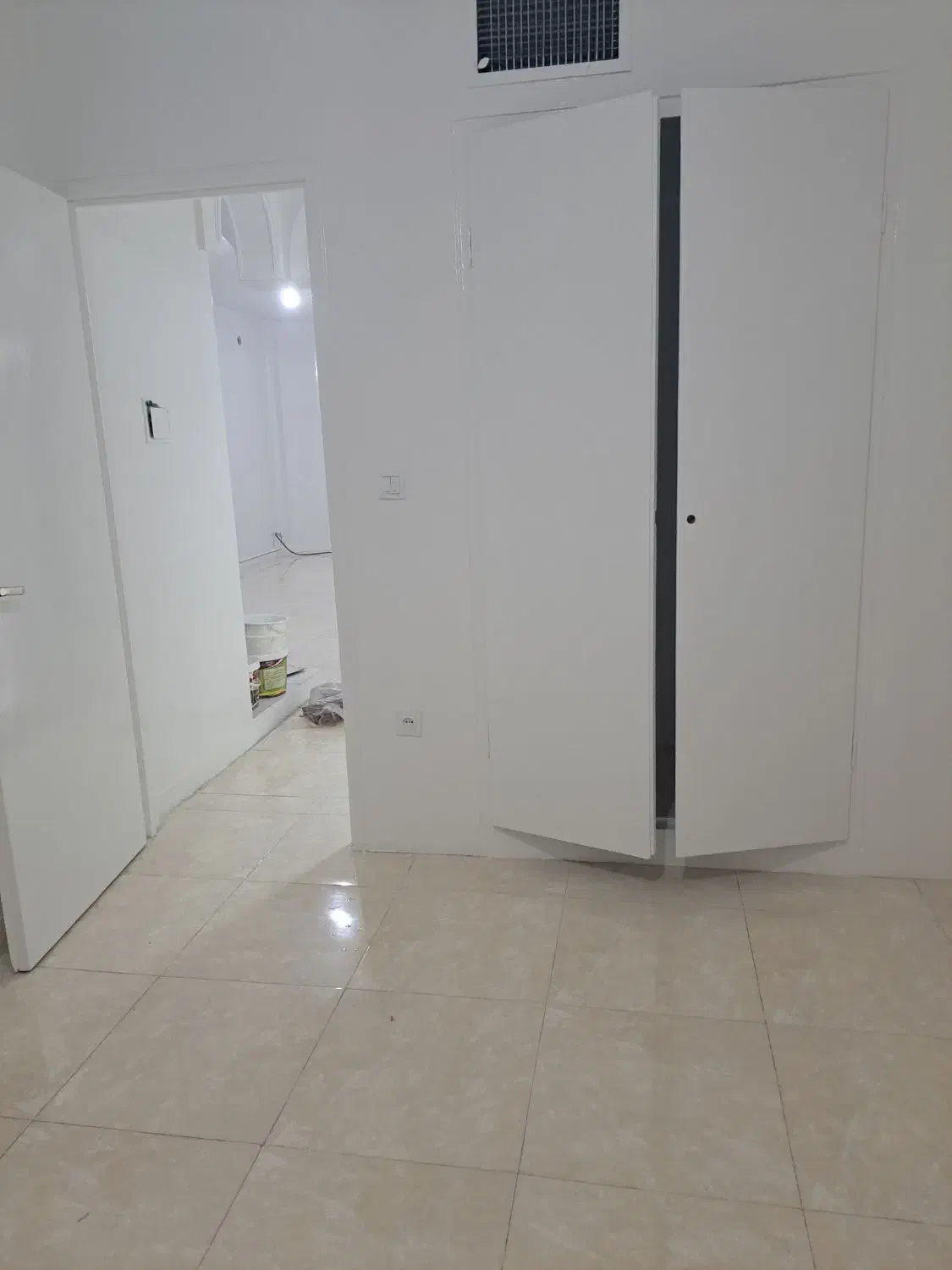 خونه اجاره ای نقاشی شده تمیز