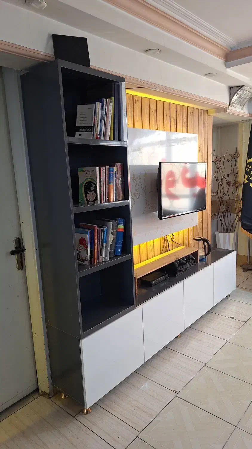 میز TV هایگلاس ترک|میز تلویزیون|اندیشه, اندیشه فاز ۳|دیوار